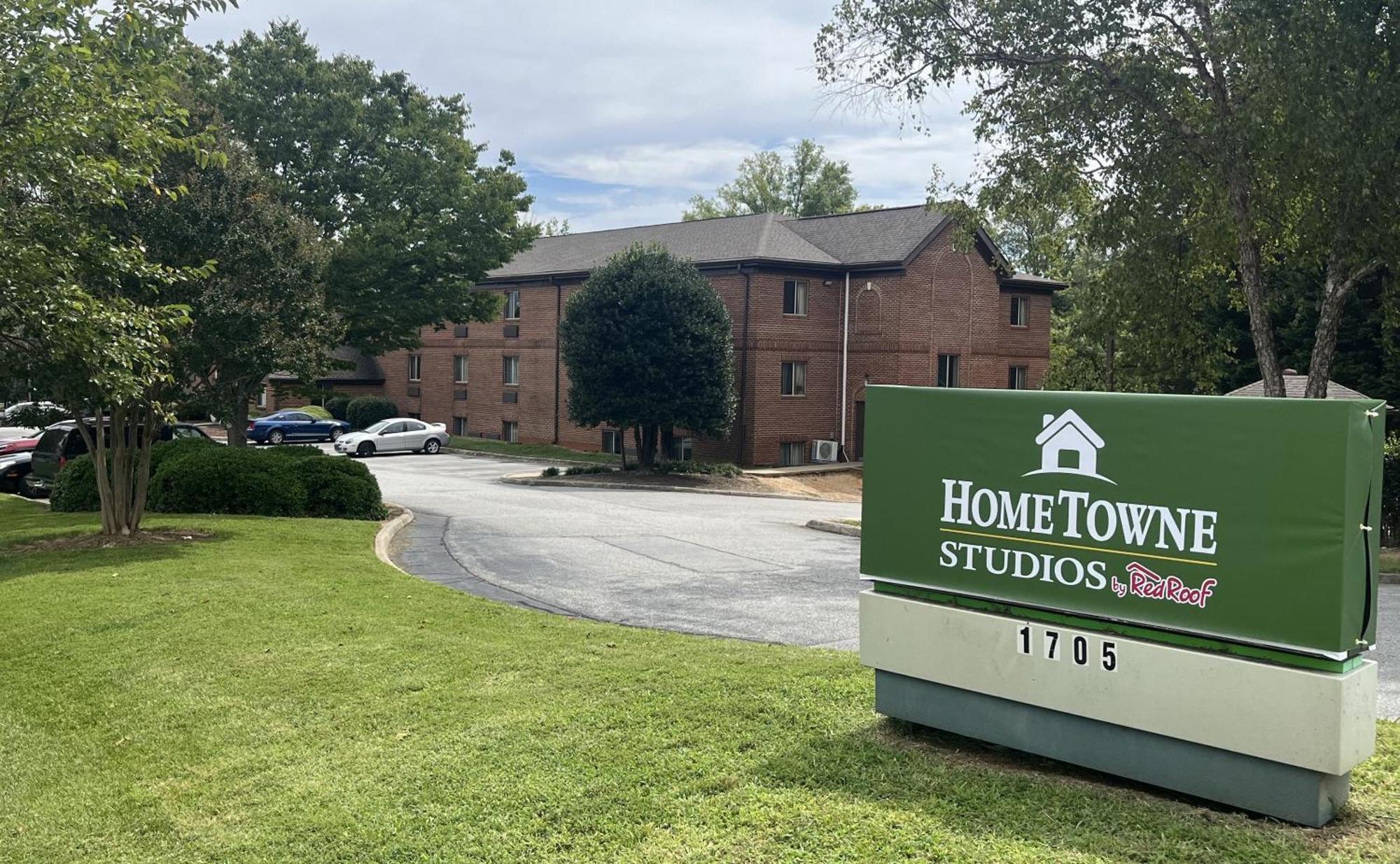 Hometowne Studios And Suites By Red Roof Greensboro Εξωτερικό φωτογραφία