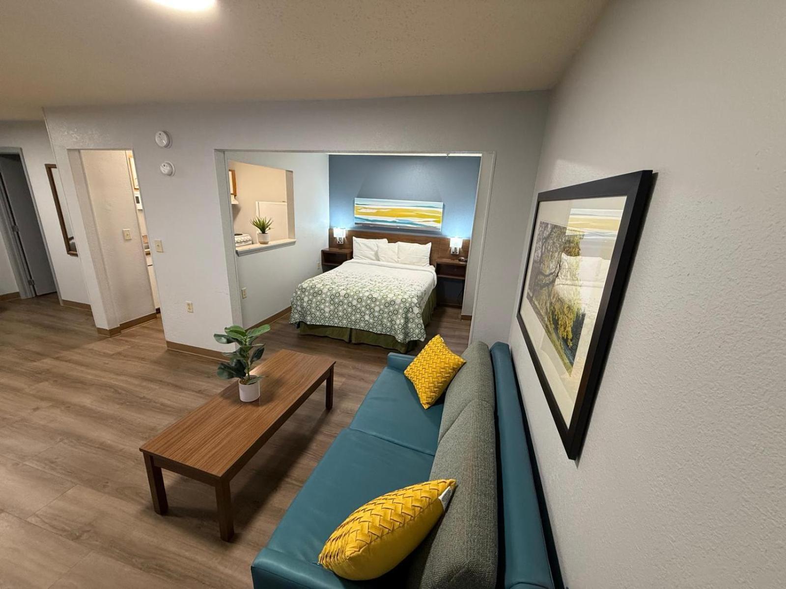 Hometowne Studios And Suites By Red Roof Greensboro Εξωτερικό φωτογραφία