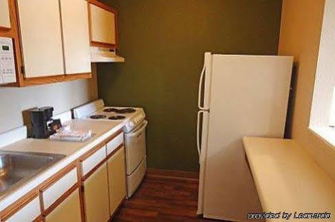Hometowne Studios And Suites By Red Roof Greensboro Εξωτερικό φωτογραφία